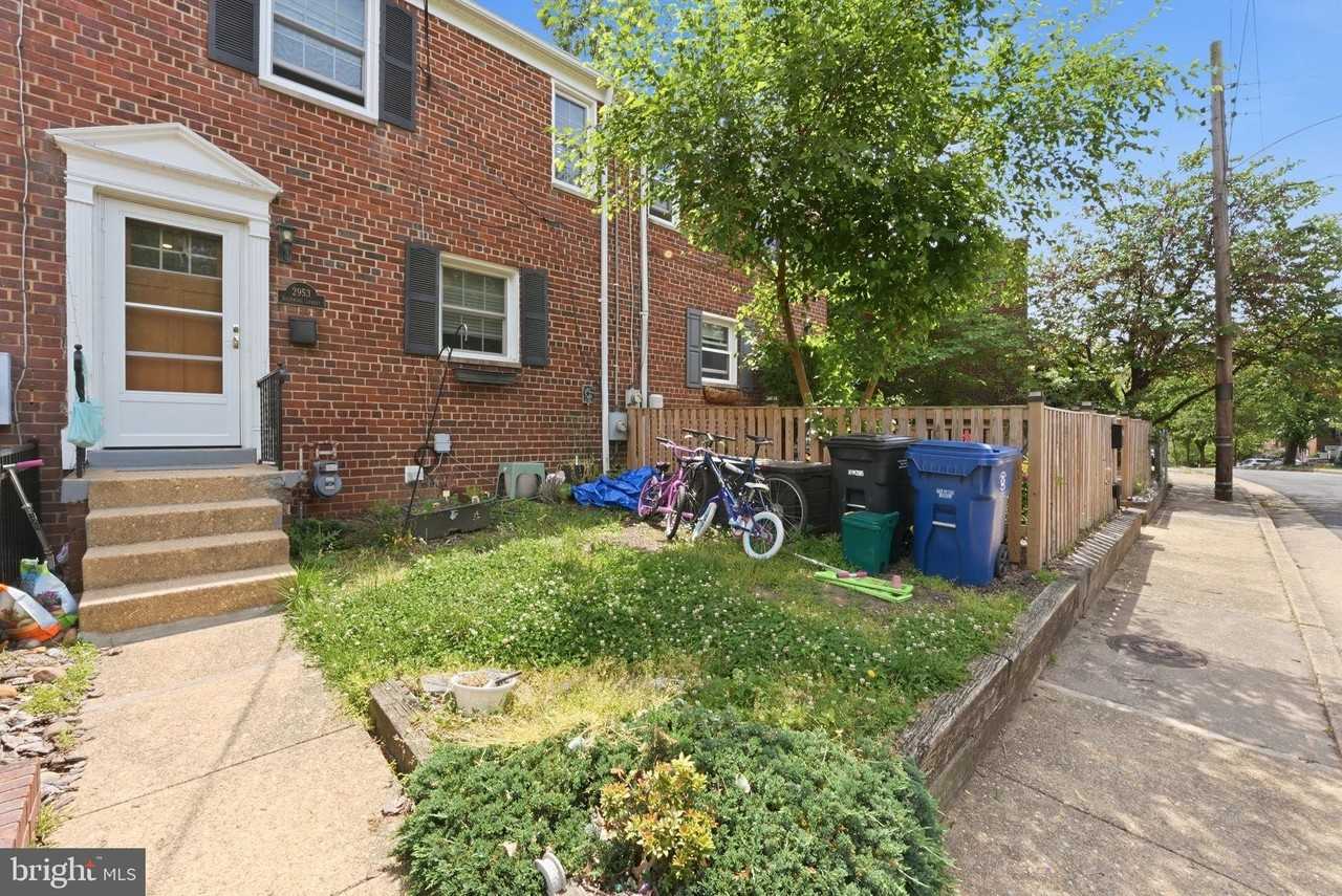 2953 Sycamore St - Photo 2 of 17