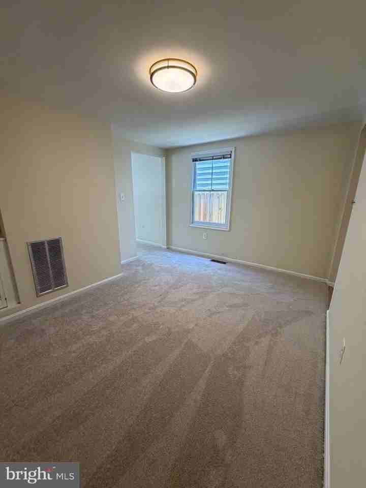 1012 Queen St - Photo 4 of 23