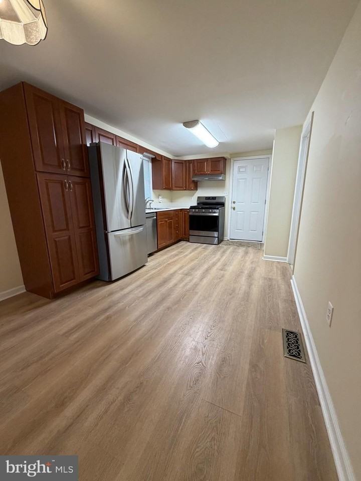 1012 Queen St - Photo 6 of 23