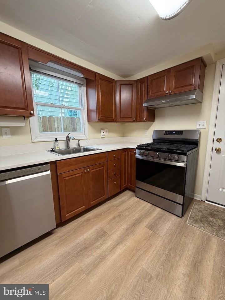 1012 Queen St - Photo 7 of 23