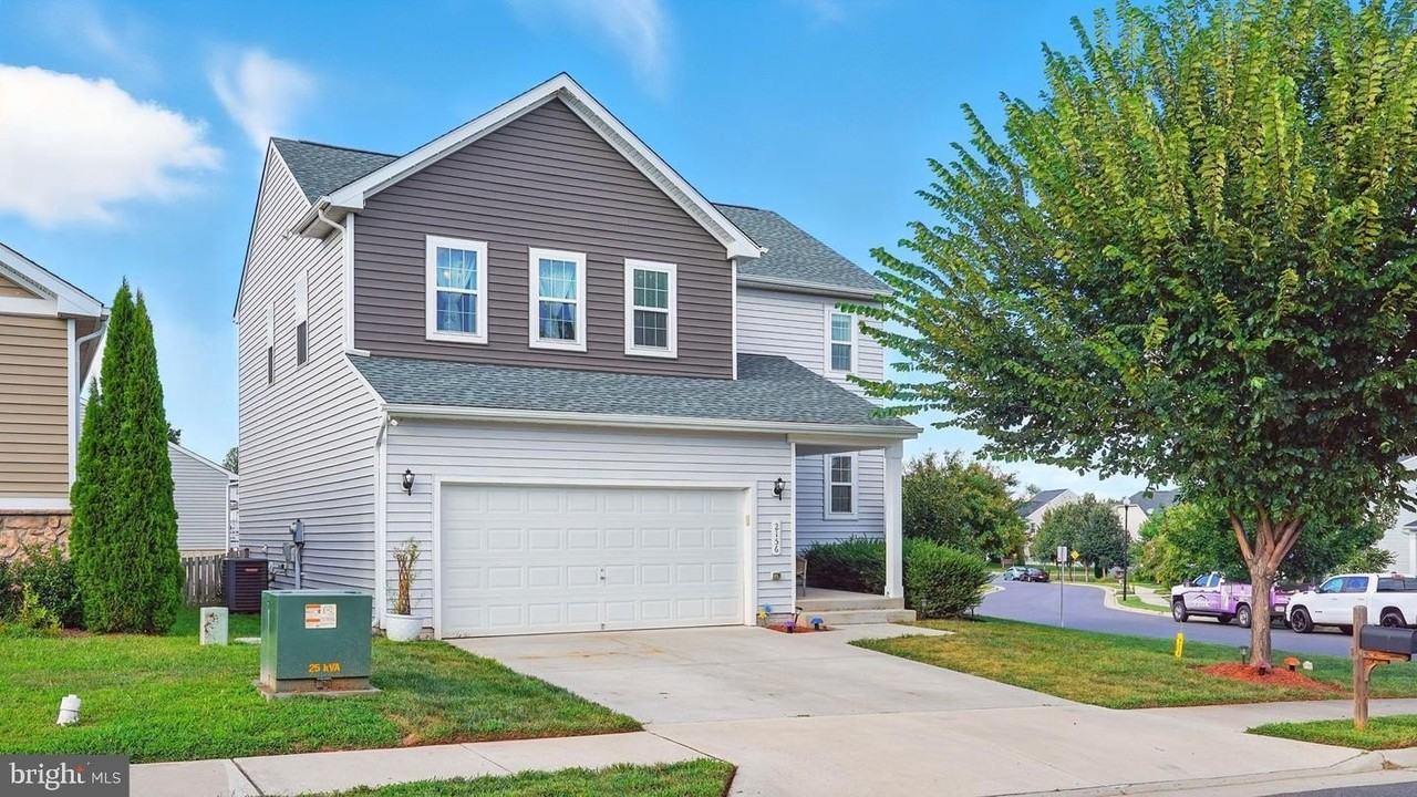 2156 Chestnut Dr - Photo 2 of 21