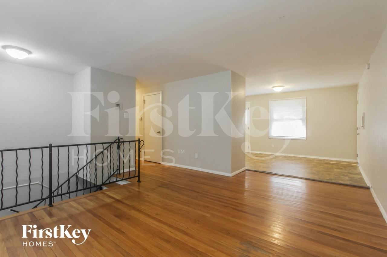 10342 Heather Hills Rd - Photo 2 of 15