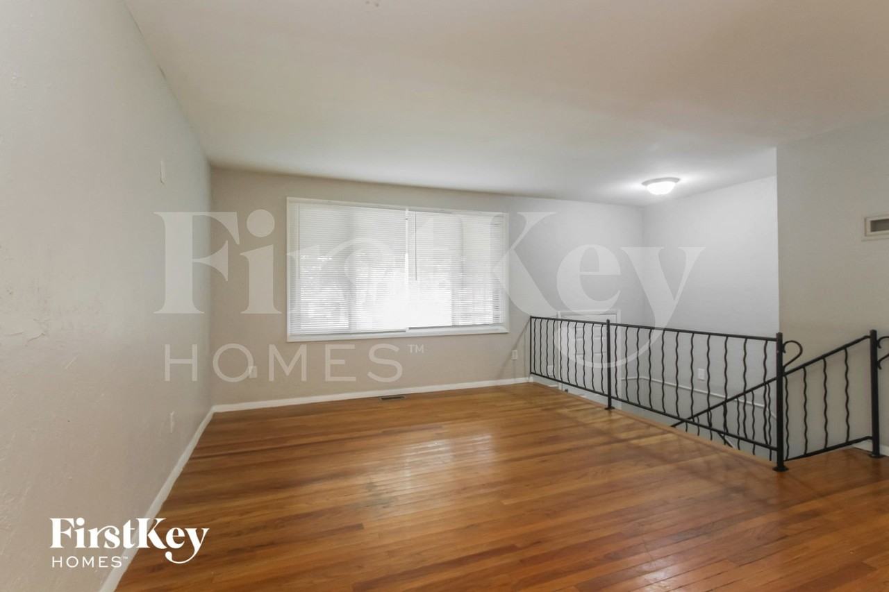 10342 Heather Hills Rd - Photo 3 of 15