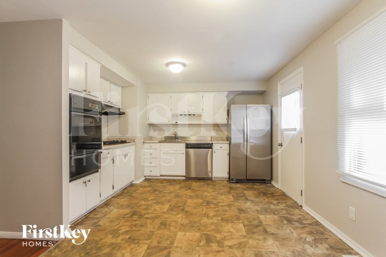 10342 Heather Hills Rd - Photo 4 of 15