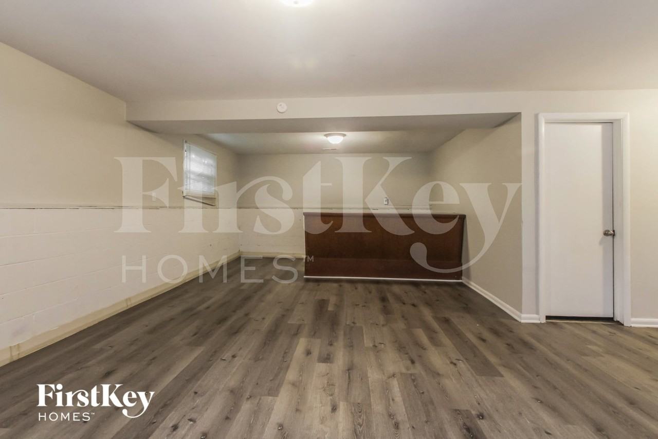 10342 Heather Hills Rd - Photo 5 of 15