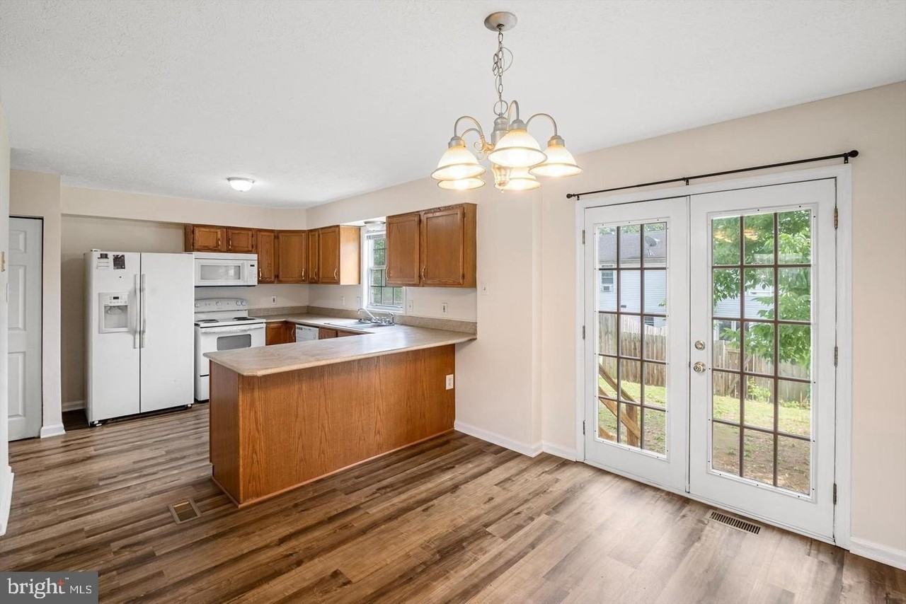 206 Emily Ln - Photo 4 of 14
