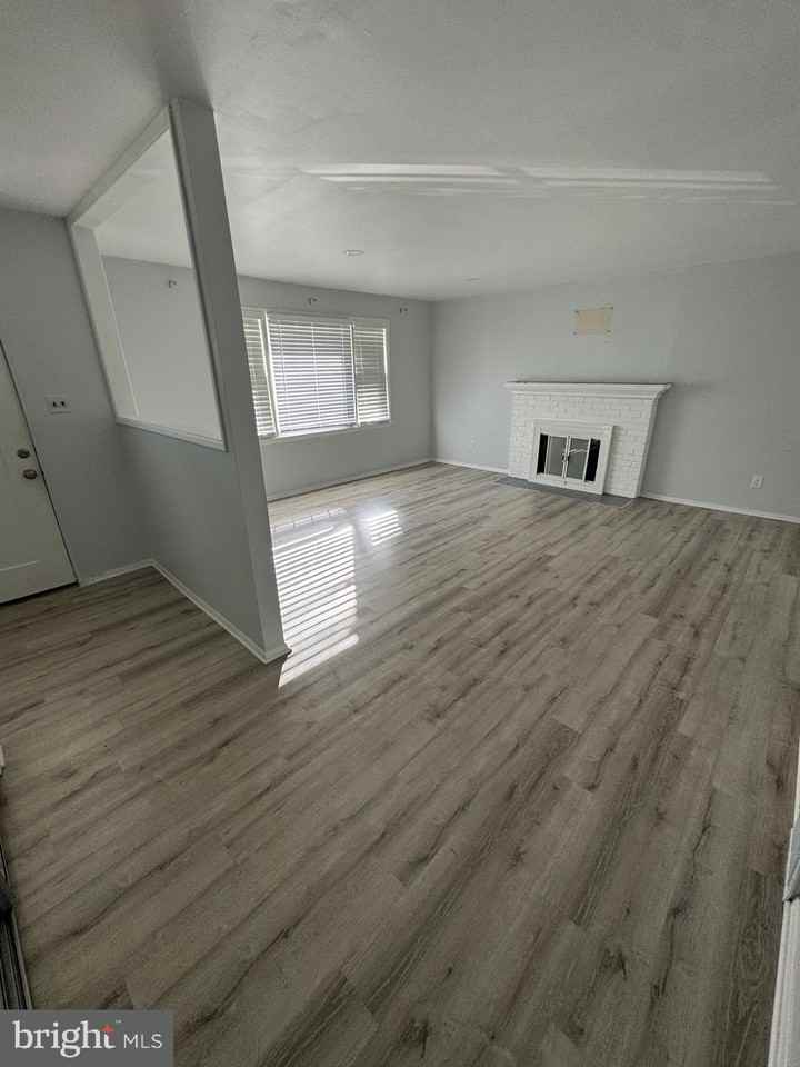 7410 Dickenson St - Photo 2 of 14