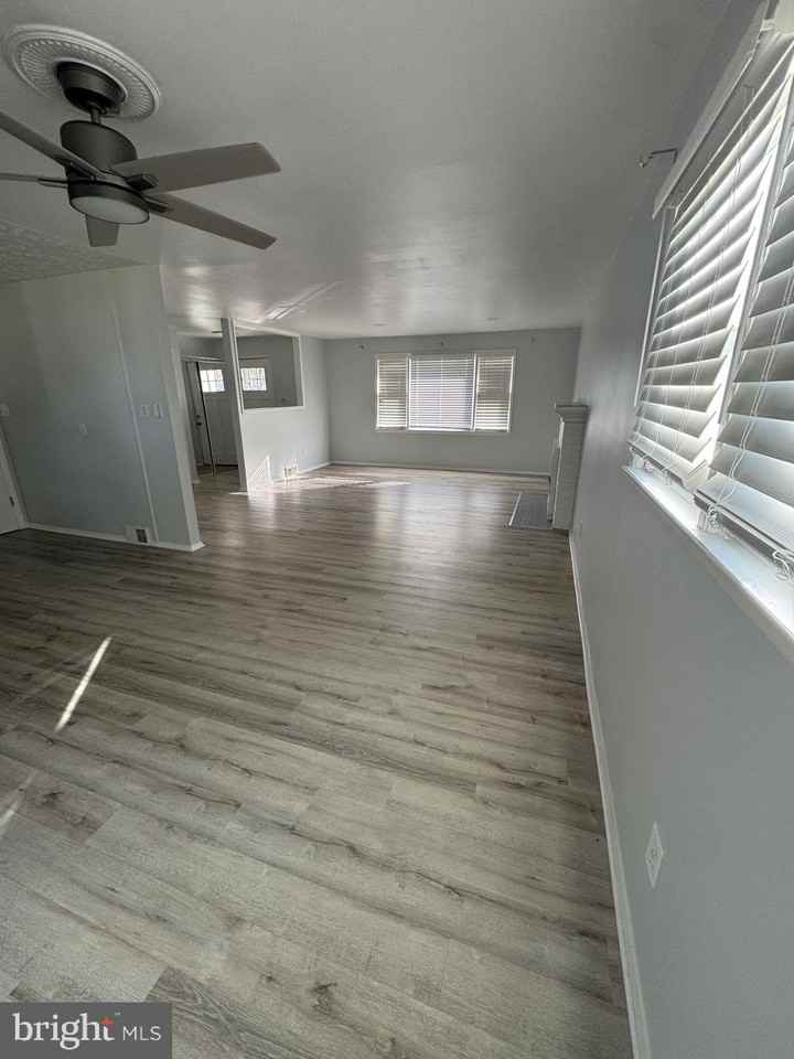 7410 Dickenson St - Photo 4 of 14