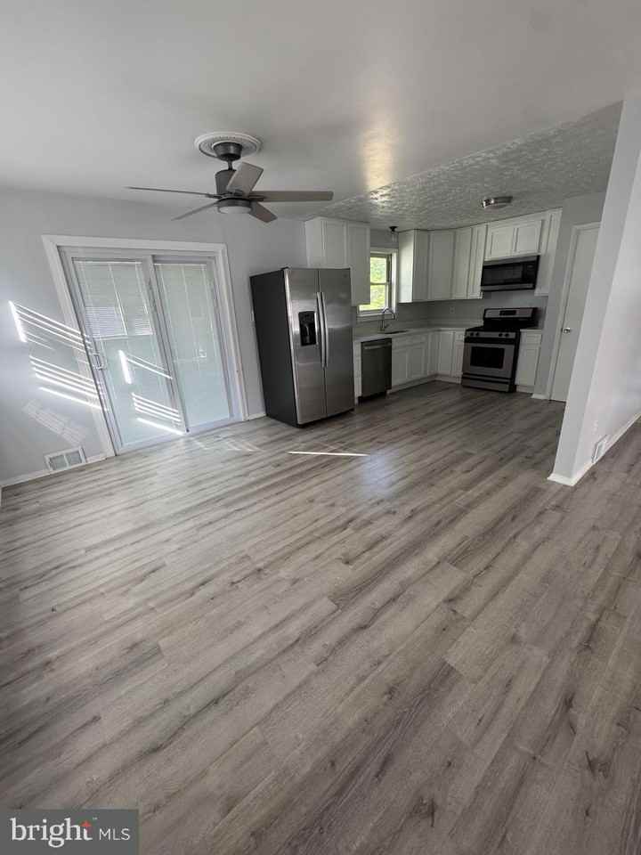 7410 Dickenson St - Photo 5 of 14