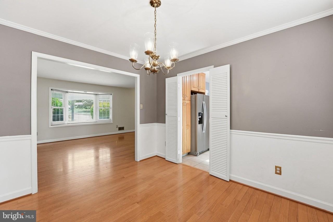 8609 Woodview Dr - Photo 4 of 24