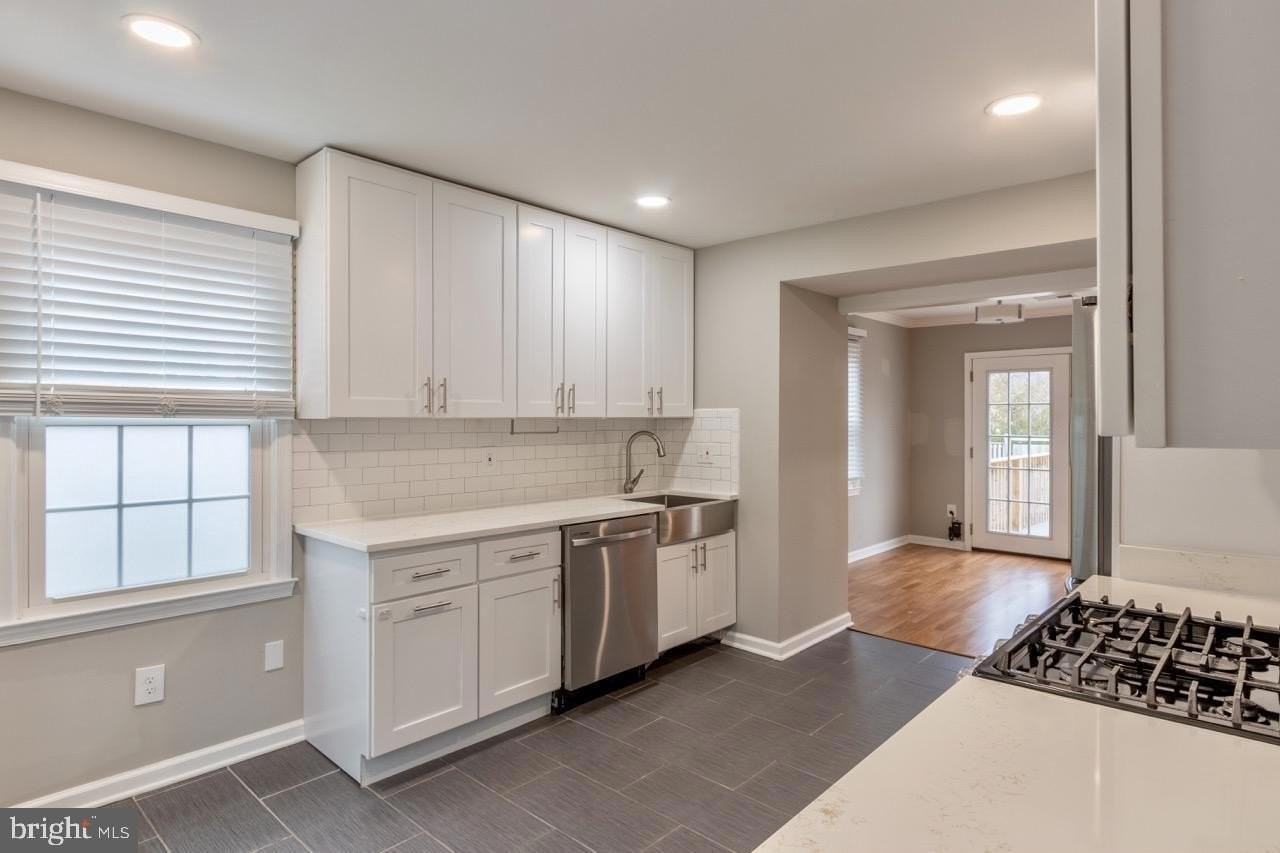 5460 Lighthouse Ln - Photo 2 of 7