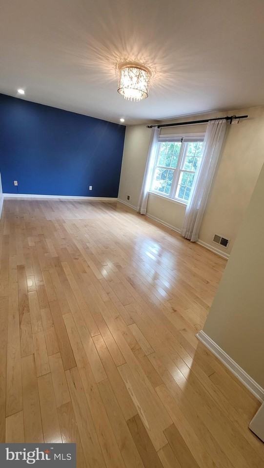 5915 Parkridge Ln - Photo 5 of 39