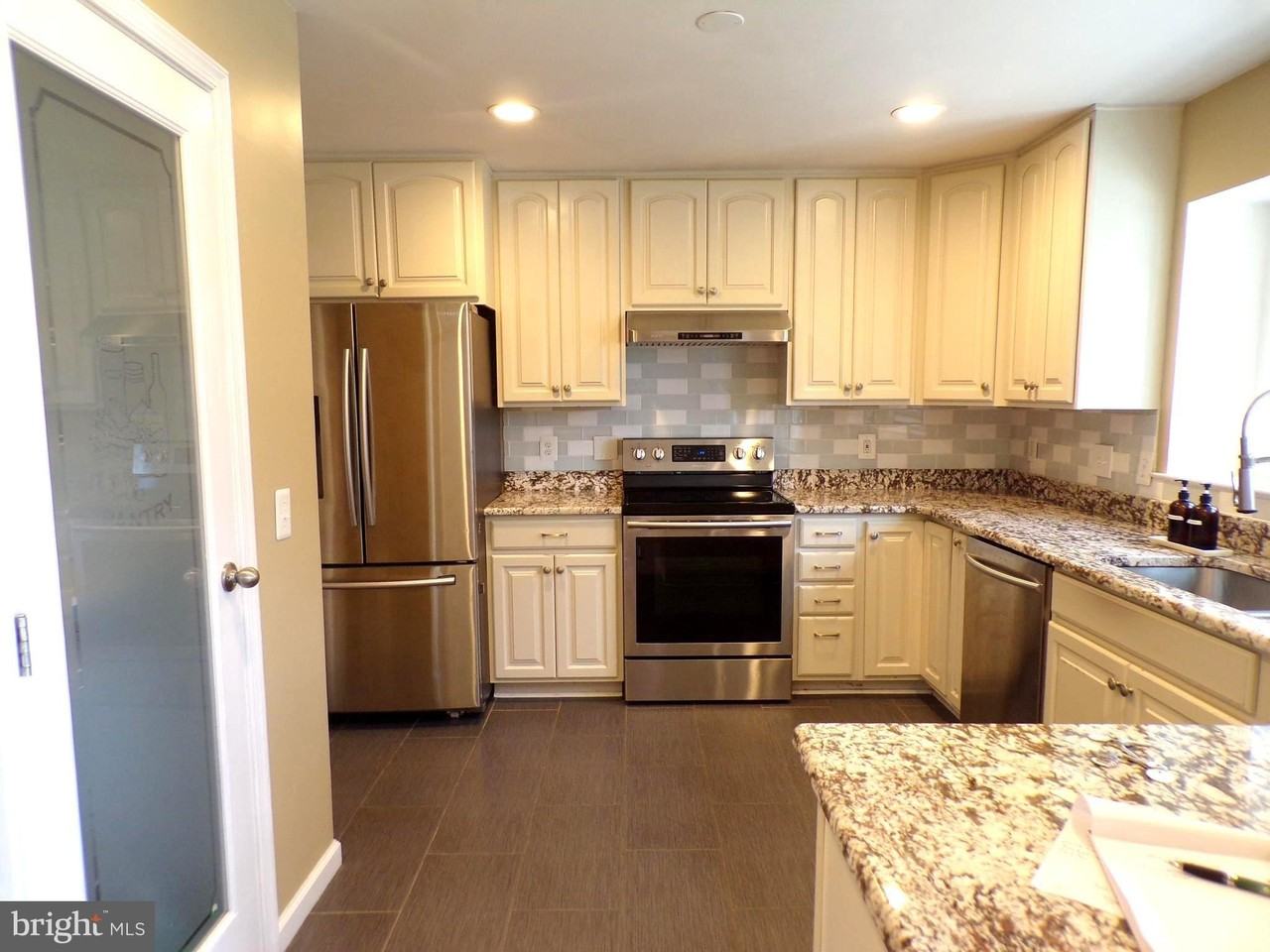 5915 Parkridge Ln - Photo 7 of 39