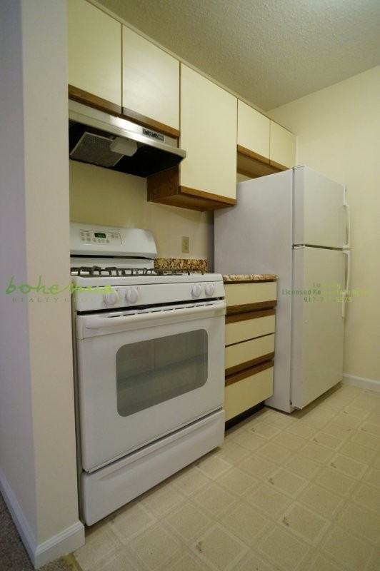 1217 Woodycrest Ave #1 - Photo 2 of 9