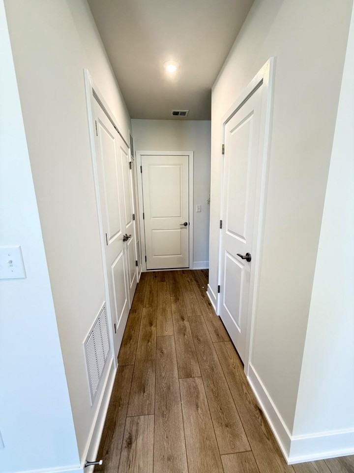 9715 Grant Ave - Photo 5 of 43