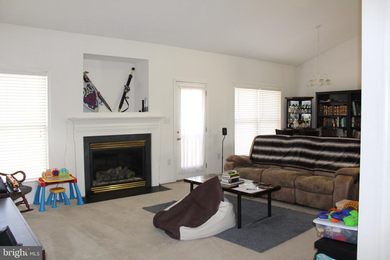 211 Dogwood Ave - Photo 2 of 16