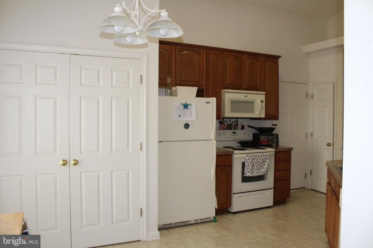 211 Dogwood Ave - Photo 4 of 16