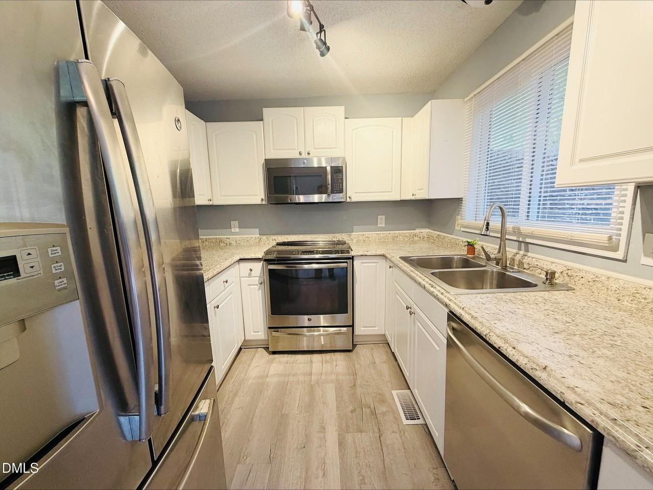 378 Kittery Pt - Photo 3 of 13
