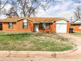 featured image of 1418 Phoenix Dr