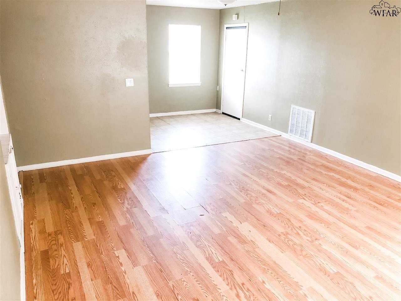 1418 Phoenix Dr - Photo 3 of 20