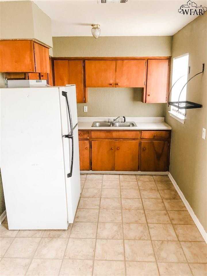 1418 Phoenix Dr - Photo 4 of 20