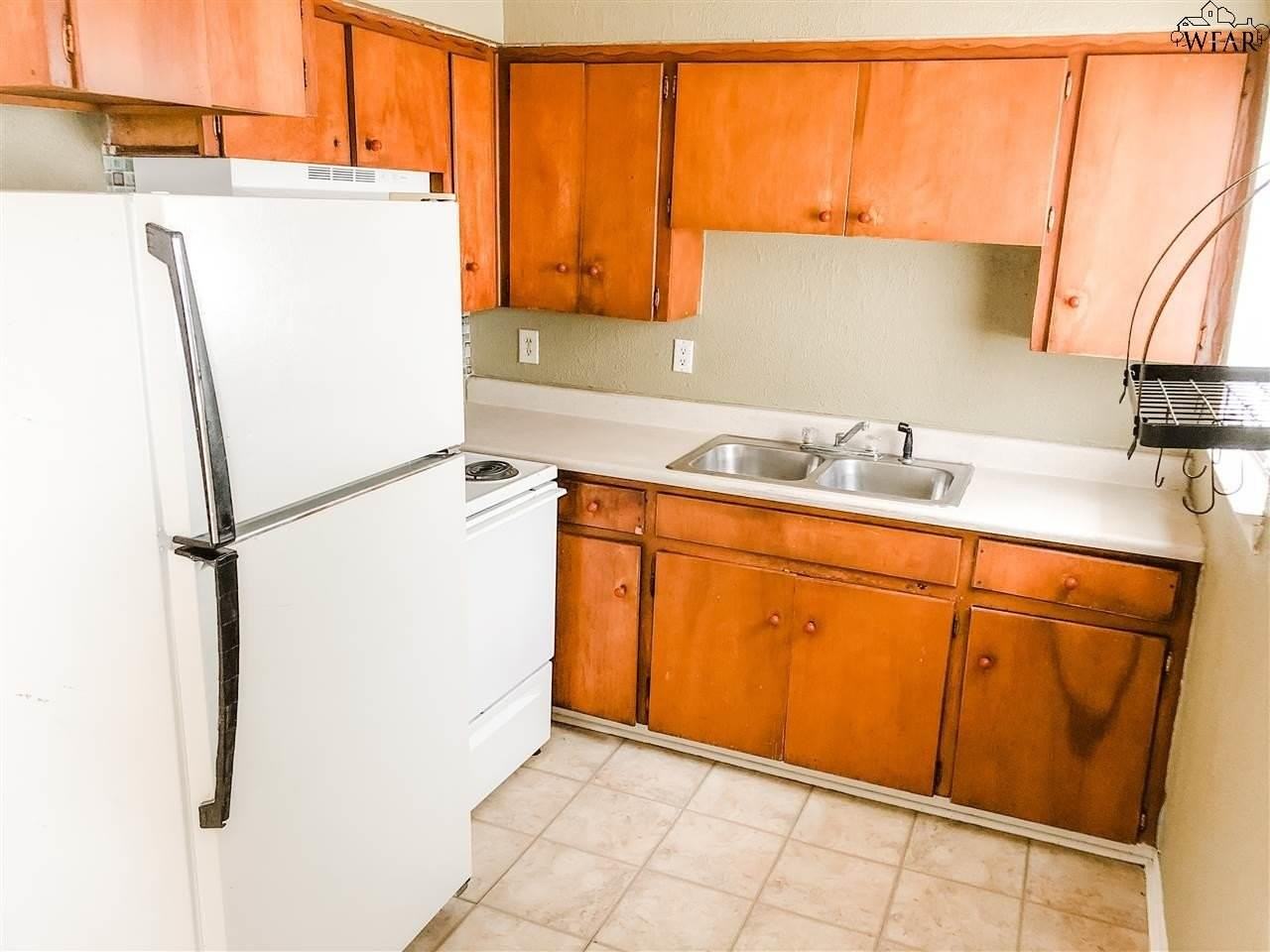 1418 Phoenix Dr - Photo 5 of 20