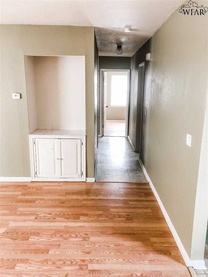 1418 Phoenix Dr - Photo 7 of 20