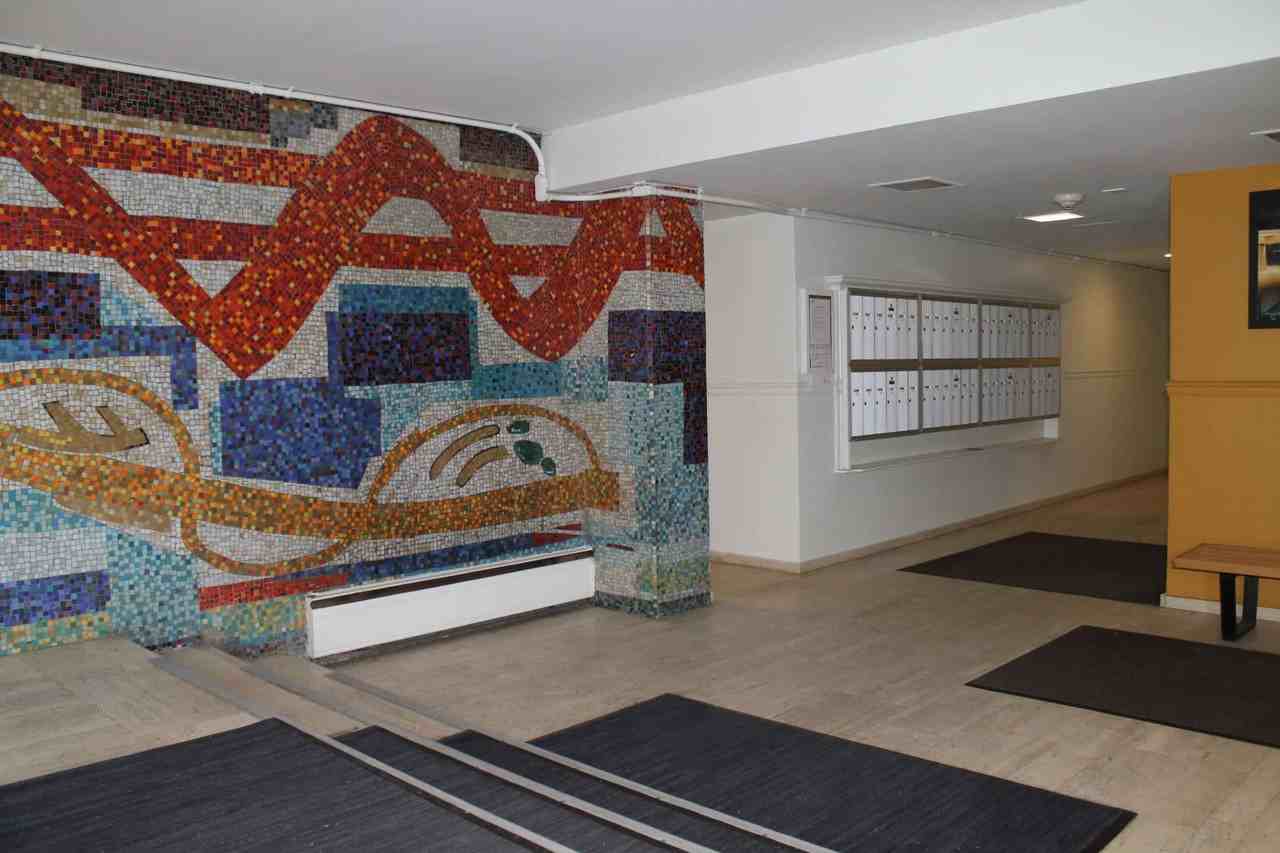 Comox Manor - Photo 3 of 4