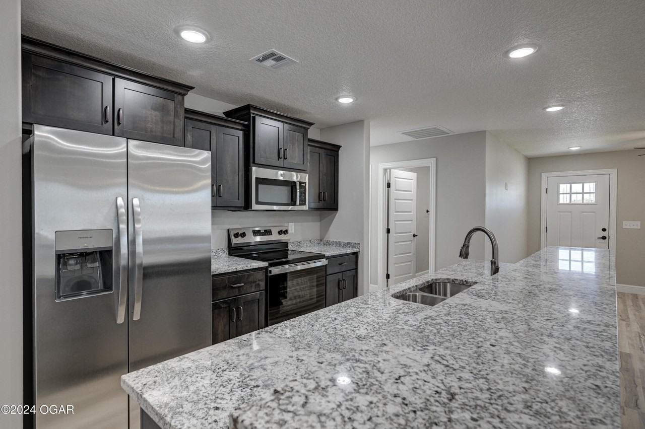 2427 S Joplin Ave - Photo 4 of 16
