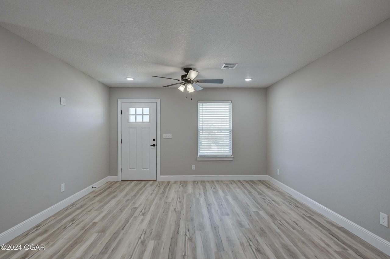 2427 S Joplin Ave - Photo 5 of 16