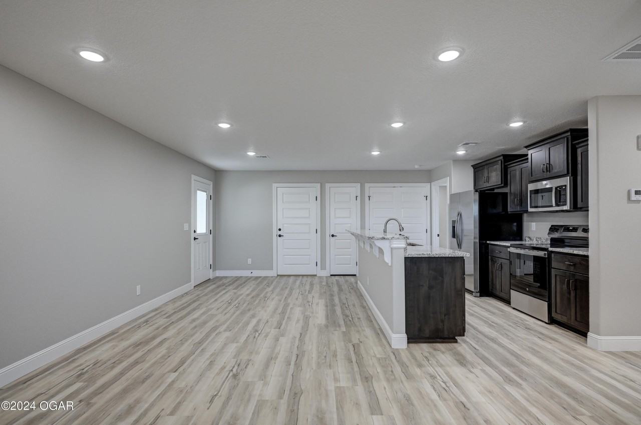 2427 S Joplin Ave - Photo 6 of 16