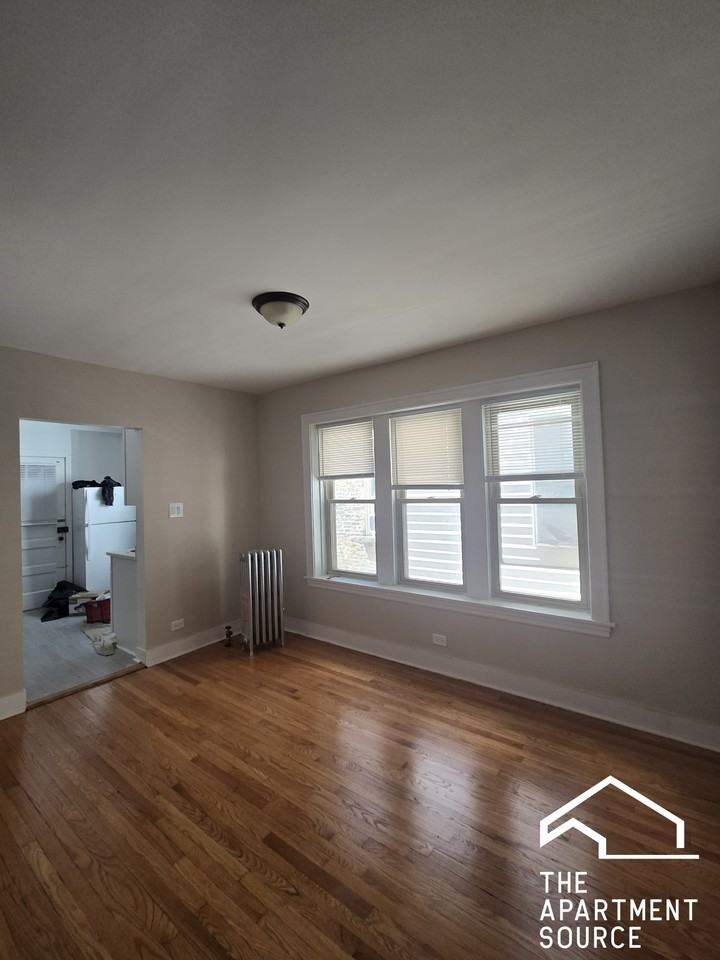 2821 W Berteau Ave #2 - Photo 2 of 13