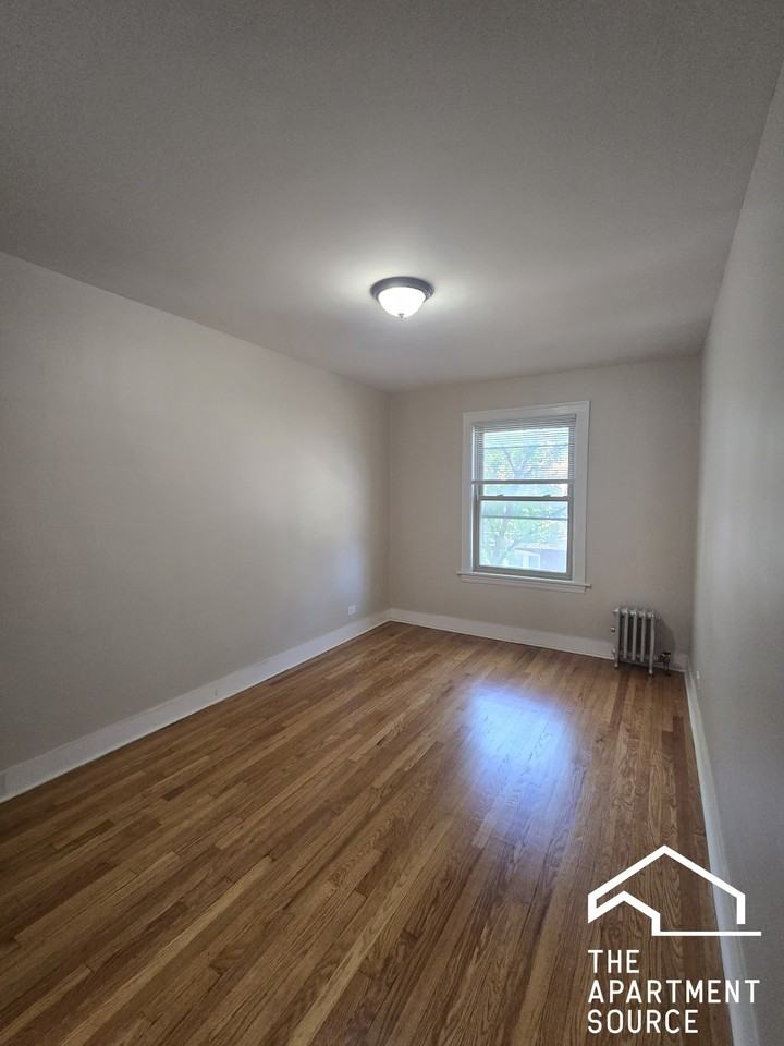 2821 W Berteau Ave #2 - Photo 4 of 13