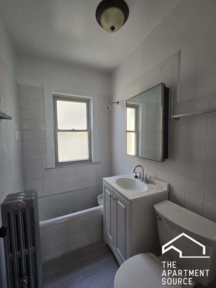 2821 W Berteau Ave #2 - Photo 5 of 13