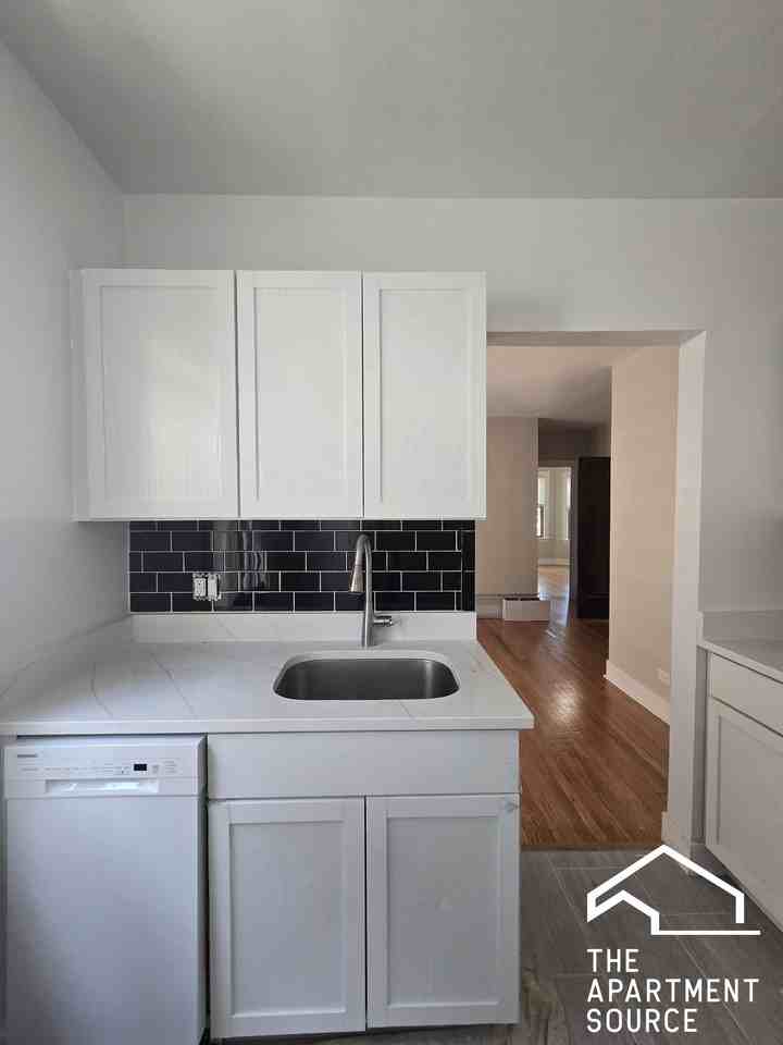 2821 W Berteau Ave #2 - Photo 6 of 13