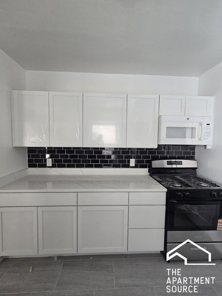 2821 W Berteau Ave #2 - Photo 7 of 13