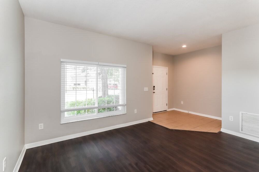 6221 Desert Peace Ave - Photo 4 of 16