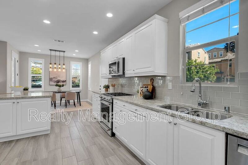16316 Veridian Cir - Photo 3 of 33