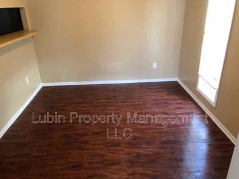 4957 Tiergarten St - Photo 3 of 7