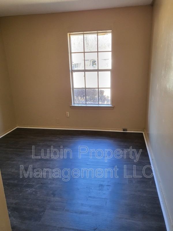 4957 Tiergarten St - Photo 4 of 7