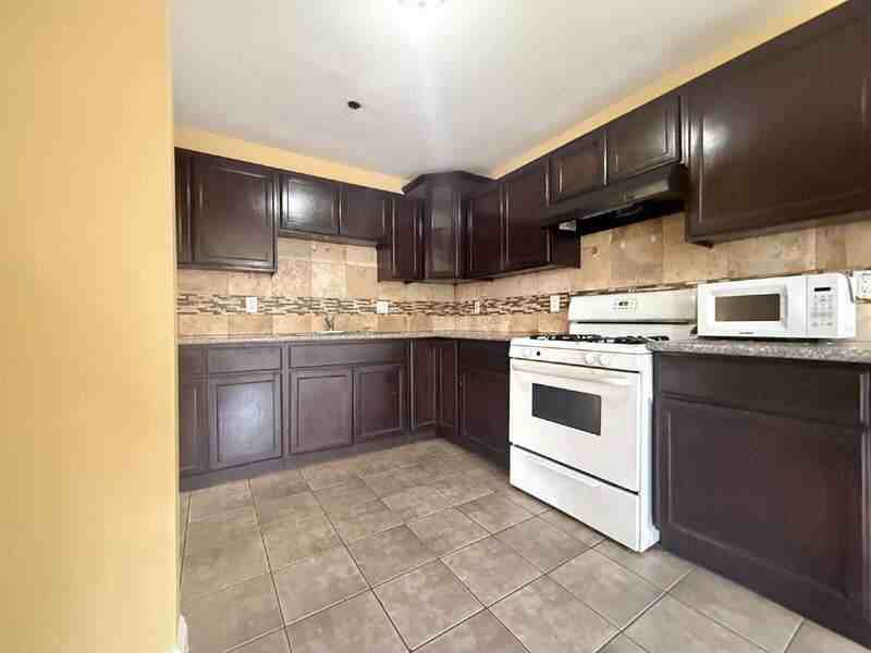 9011 Orchard Ave - Photo 5 of 14