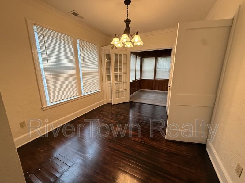 1026 Stonewall St - Photo 4 of 17