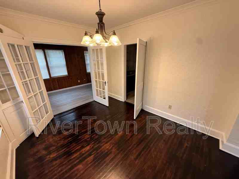 1026 Stonewall St - Photo 5 of 17