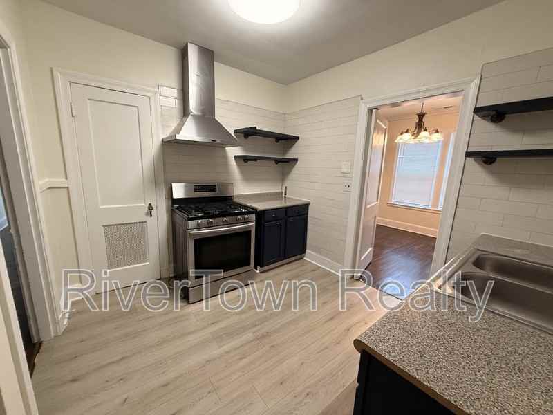 1026 Stonewall St - Photo 6 of 17