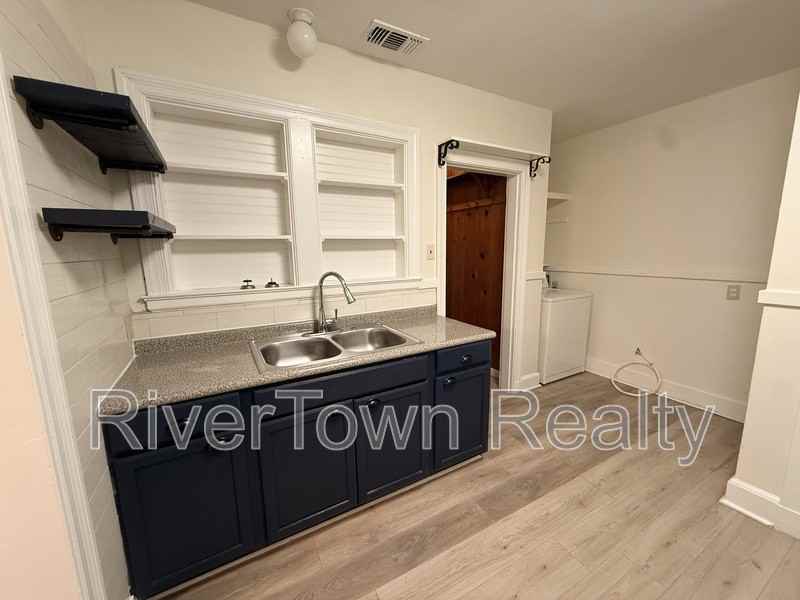 1026 Stonewall St - Photo 7 of 17