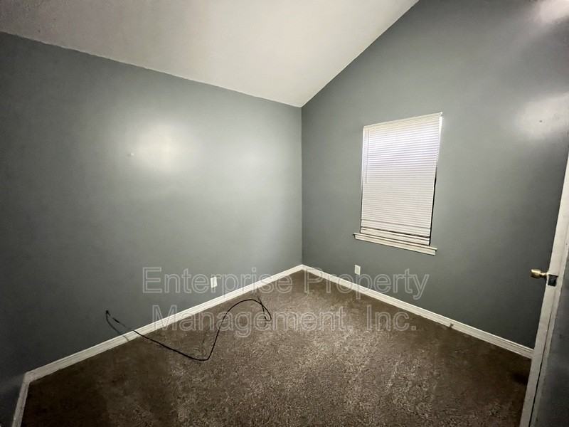401 N Manassas St - Photo 3 of 10
