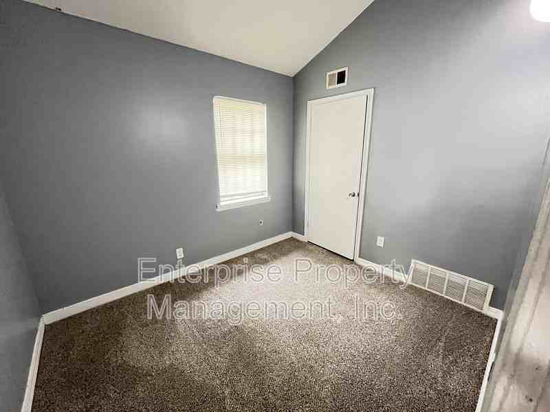 401 N Manassas St - Photo 5 of 10