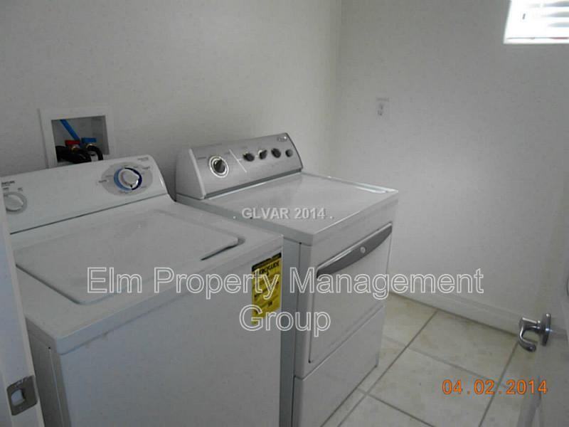 9795 Waukegan Ave - Photo 3 of 10
