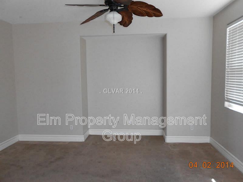 9795 Waukegan Ave - Photo 4 of 10