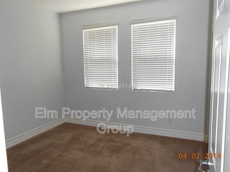 9795 Waukegan Ave - Photo 6 of 10